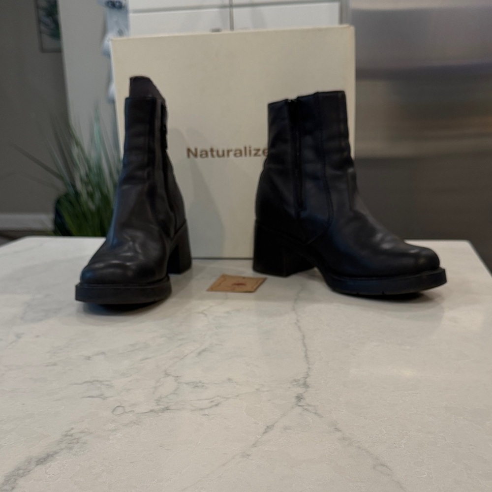 Naturalizer Black Leather Chunky Heel Temper Ankle Boots